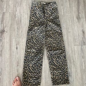 Levi’s leopard cord 24
